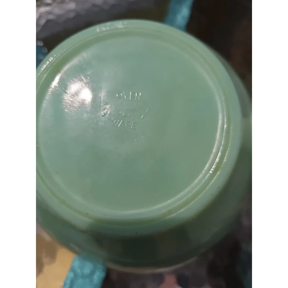 VTG Fire-King Ware Jadeite Batter Bowl w/ Spout & Handle 9.5” Mixing Bowl USA